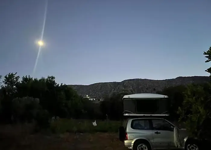Luxury tent Rooftop Jeep Escape Sleep Under The Stars